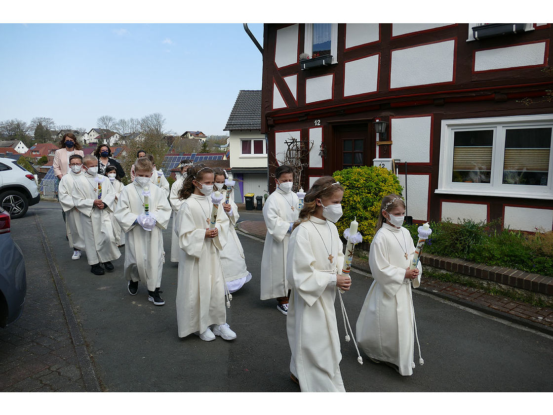 Feier der 1. Heiligen Kommunion in Sankt Crescentius (Foto: Karl-Franz Thiede)